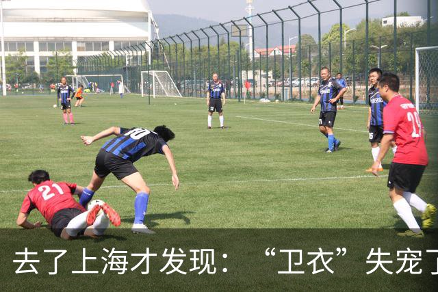 去了上海才发现：“卫衣”失宠了，满街都在穿“奶奶衫+半身裙”